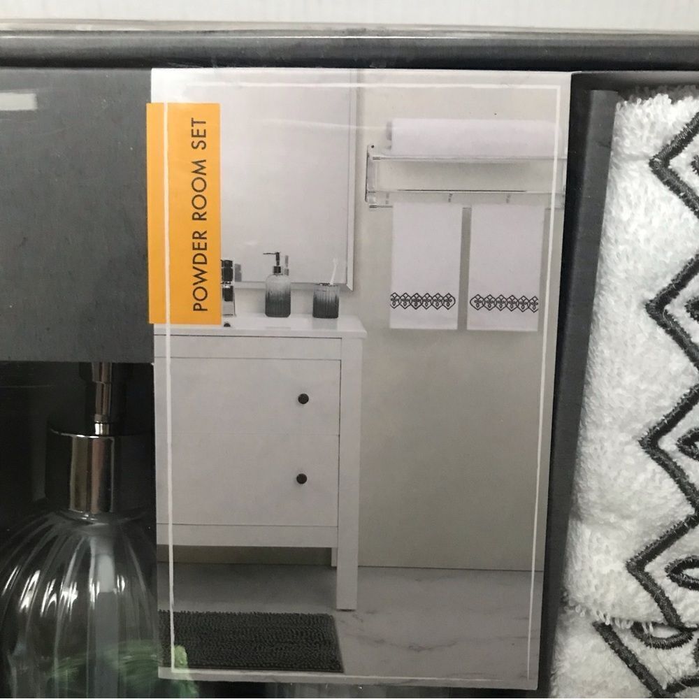 Macy’s Seventh Studio five piece bath set - Picture 3 of 5